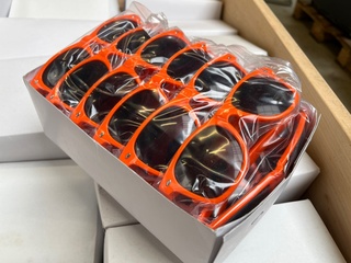 Ca. 1000x Zonnebril Wayfarer model oranje